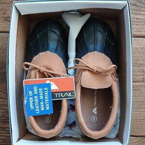 NWT Ozark Trail Megan 5 Leather Duck Boot